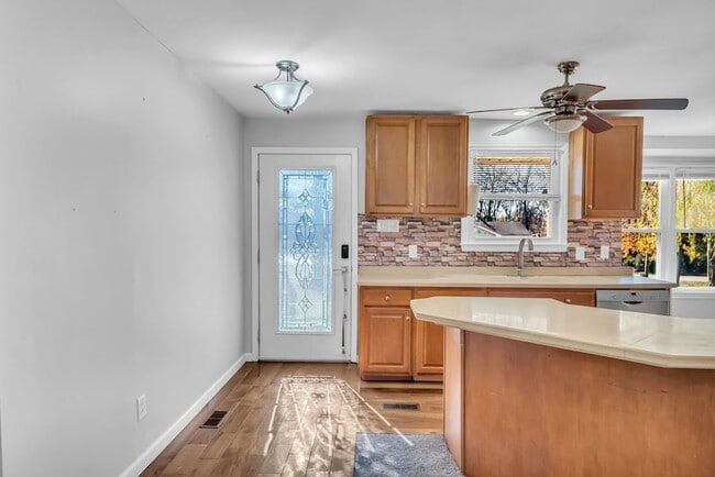 Photo - 1065 Lakeland Dr