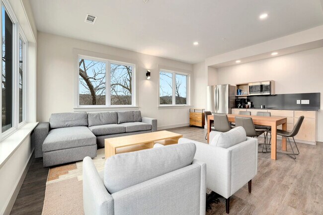 Photo - 10 Riordan Rd Unit ID1221869P