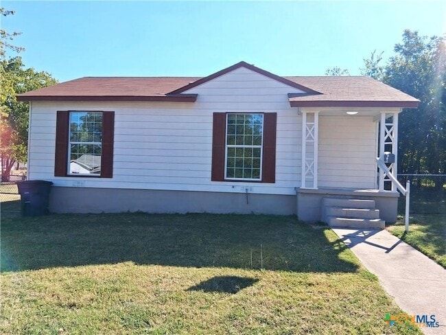 Building Photo - 902 Evetts Rd