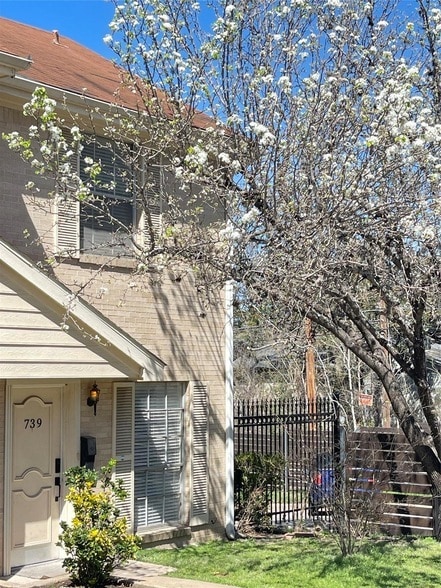 Photo - 739 E Oltorf St