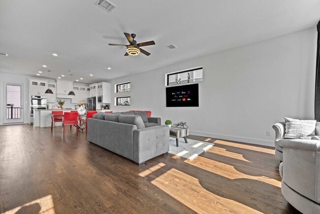 Photo - 516 Secretariat Dr Unit ID1355606P