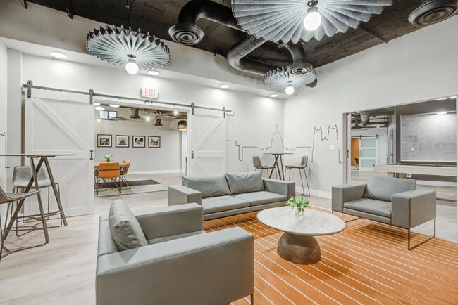 Photo - Connecticut Plaza