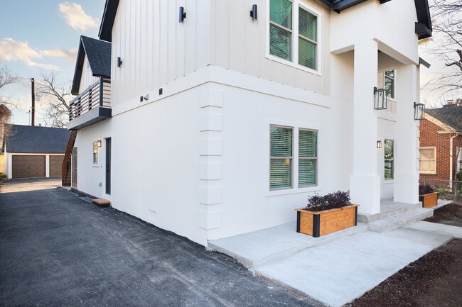 Photo - Mistletoe Manor