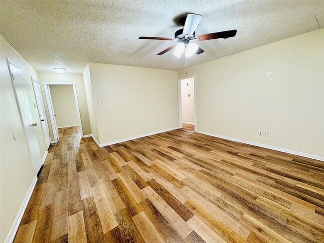 Photo - 2523 Woodbough Dr