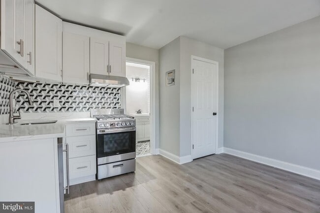 Building Photo - 1010 P St NW Unit 3