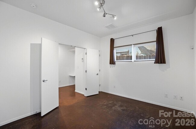 Photo - 921 Westbrook Dr