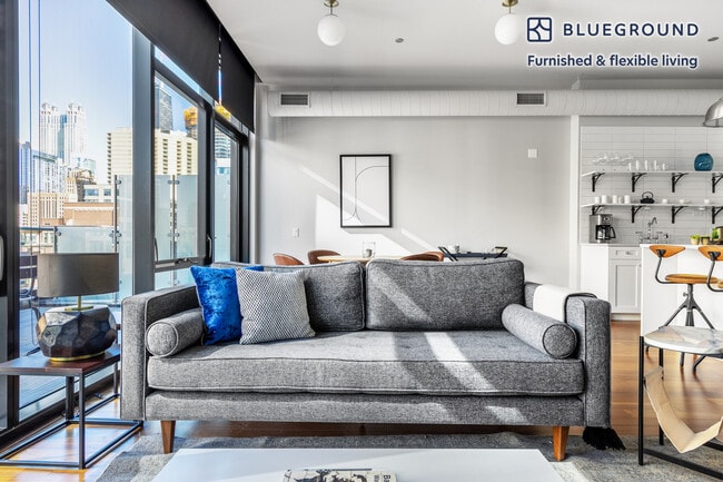 Photo - 676 N La Salle Dr Unit FL7-ID324