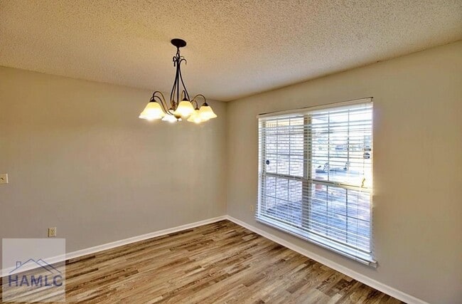 Photo - 213 Bridgemont Way
