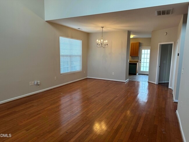 Photo - 553 Writers Way