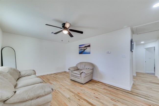 Photo - 6603 Victoria St