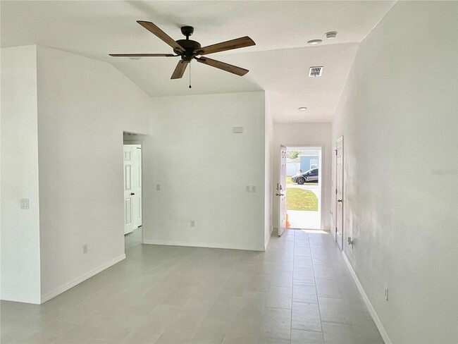 Photo - 270 Hyacinth Ct