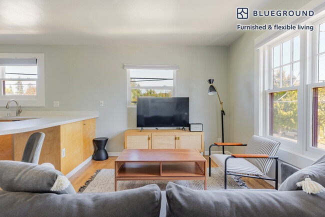 Photo - 325 Hawthorne Ave Unit SI FL2-ID2012