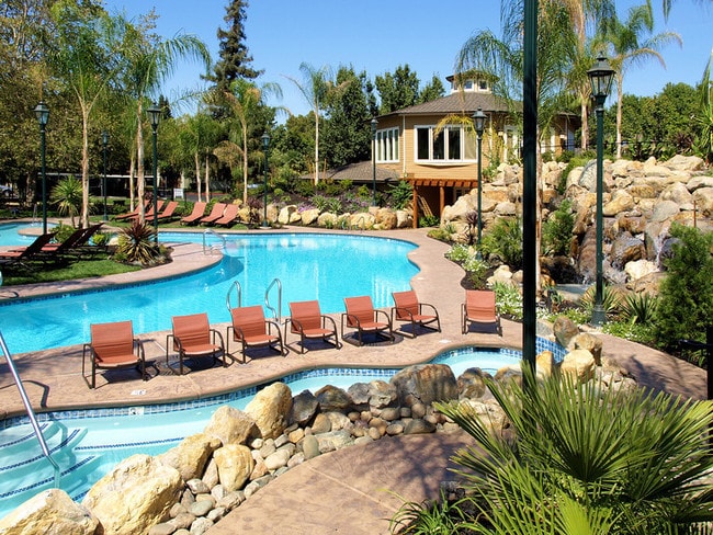 Building Photo - The Palms