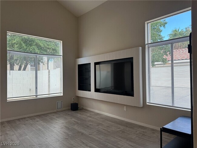 Photo - 2427 Cliffwood Dr