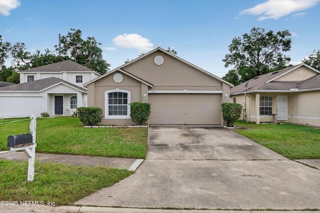 Building Photo - 2042 Wiley Oaks Ln