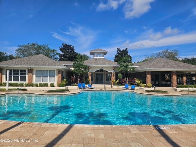 Building Photo - 7801 Point Meadows Dr Unit 2208