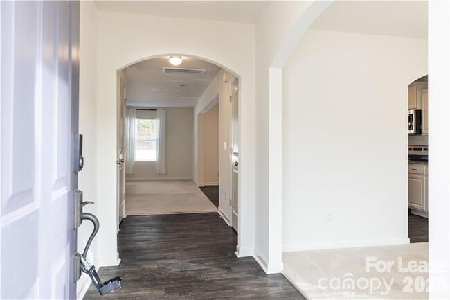 Photo - 824 Yorkshire Dr