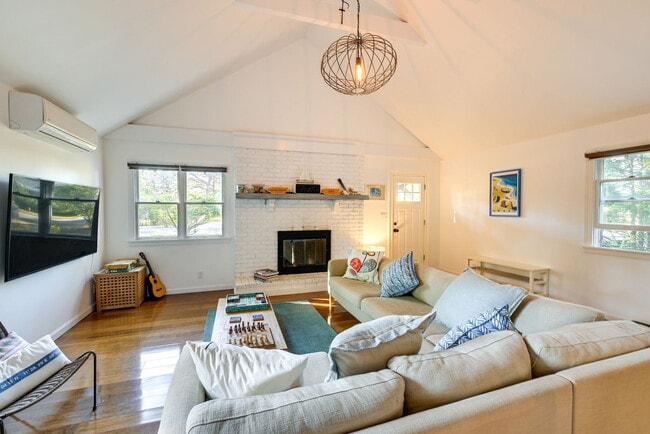 Building Photo - 67 Reeves Bay Trail Unit SI ID1546122P
