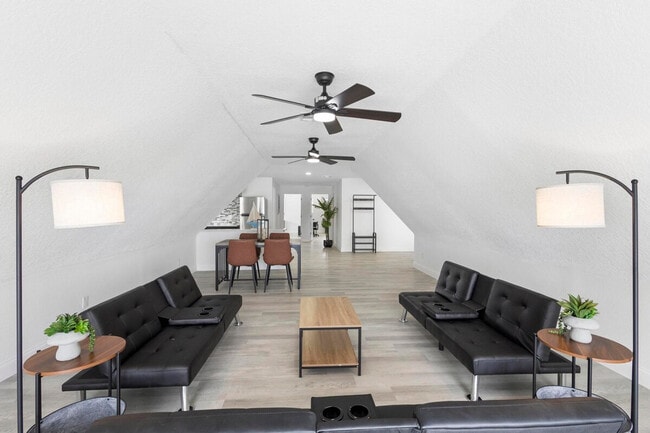 Photo - 1932 Lake St Unit ID1094234P