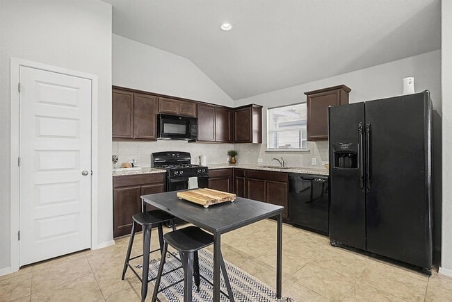 Photo - 425 Spiny Lizard Ln