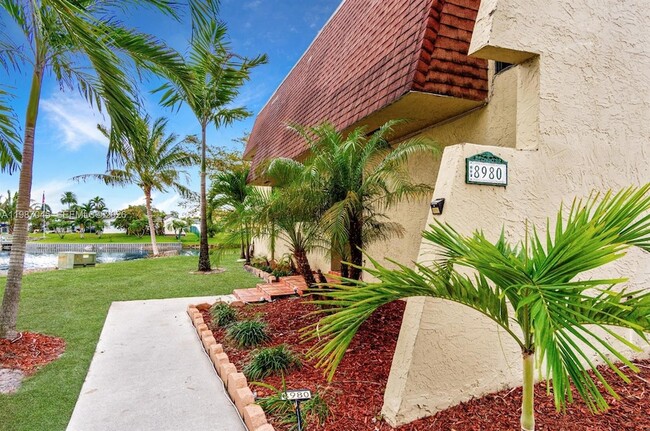 Building Photo - 8980 Palm Tree Ln
