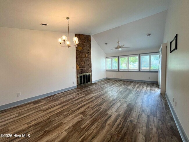 Photo - 125 Mallard Cove