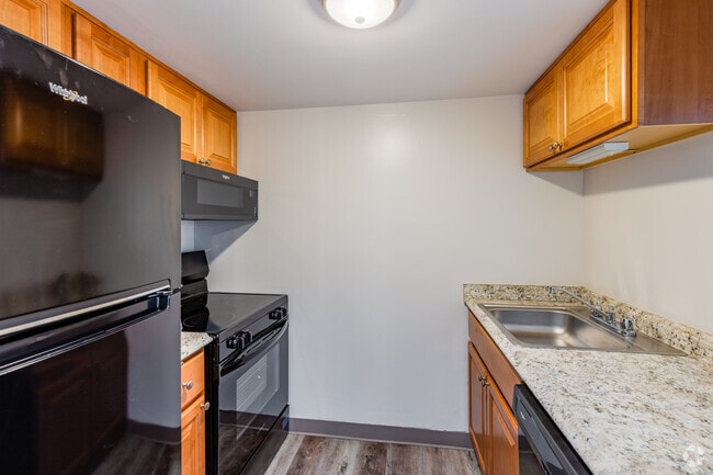 1BR, 1BA - 655SF - Kitchen - Brittany Apartments