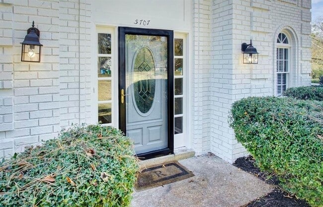 Photo - 5707 Chester St