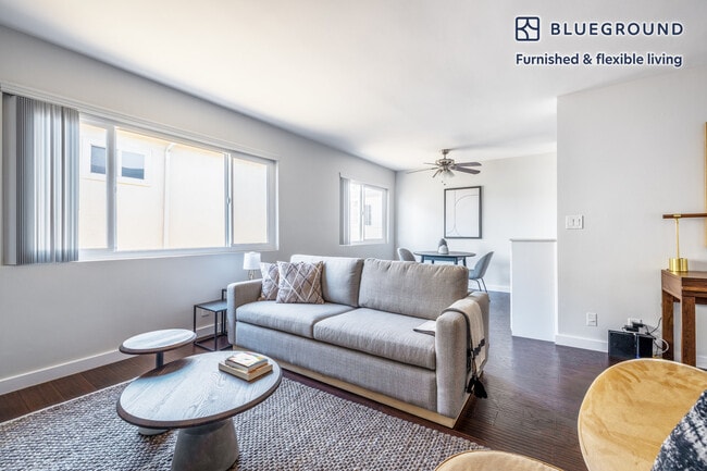 Building Photo - 330 N Crescent Dr Unit SI FL3-ID377