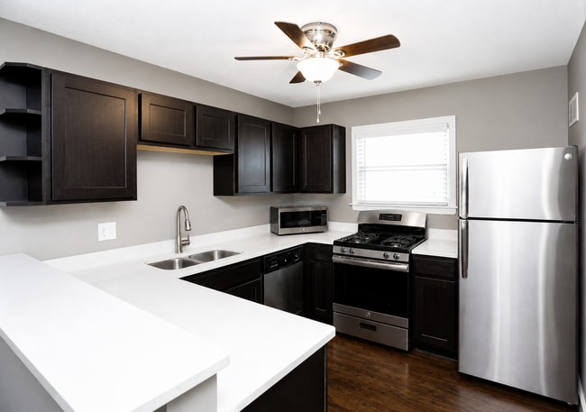 Warwick Court Townhomes - Warwick Court Townhomes