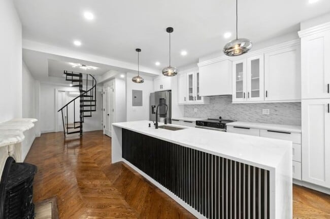 Building Photo - 105 St Felix St Unit 1