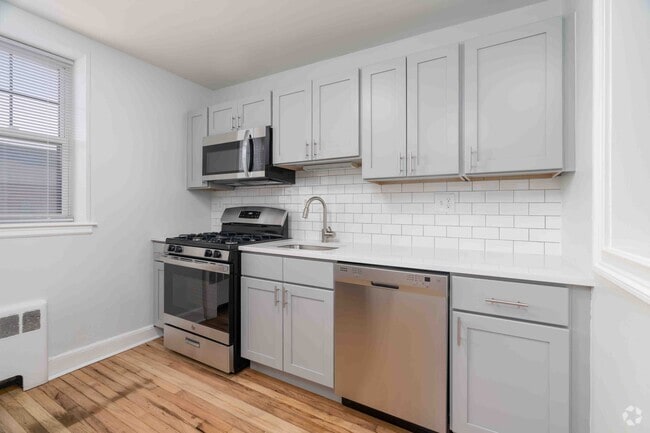 2BR, 1BA - 603SF - Kitchen - Clinton & Prospect Apartments