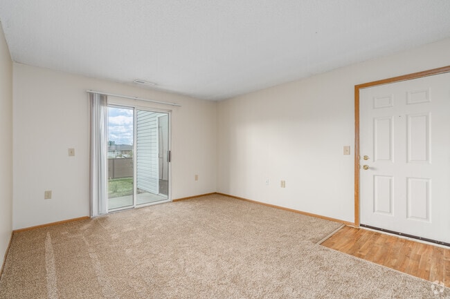 Main living area of a River Valley apartment home in Lancaster, OH, with carpeting, window blinds. - River Valley