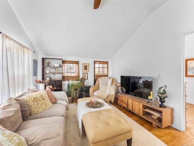 Photo - 944 Totoket Rd