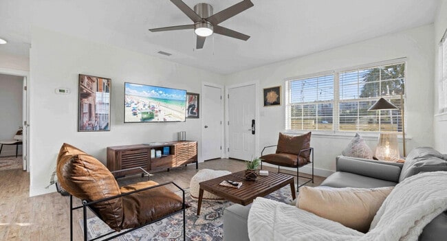 Building Photo - 209 Angelfish Ave. Unit SI ID1502032P