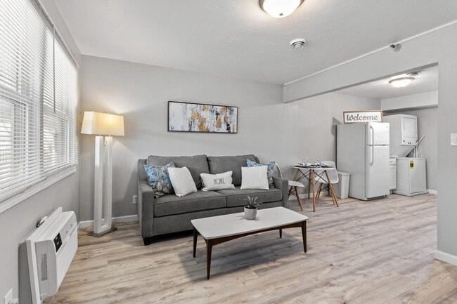 Building Photo - 826 W Browning St Unit ID1296527P