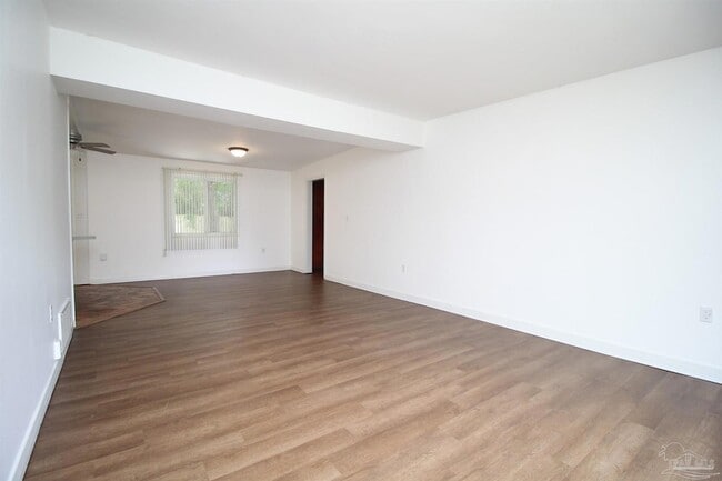 Photo - 3875 Arbutus Dr
