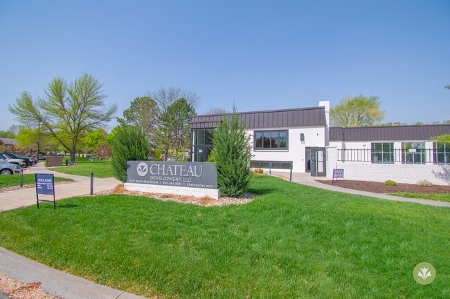 Photo - Chateau on Vine