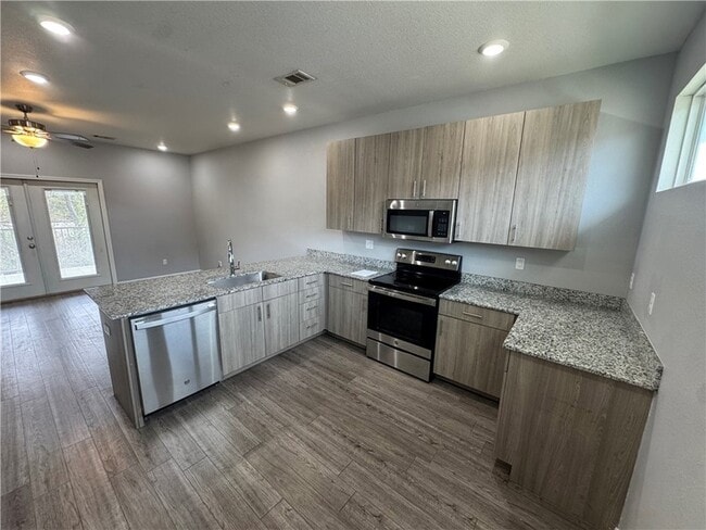 Photo - 1512 S Razorback Rd