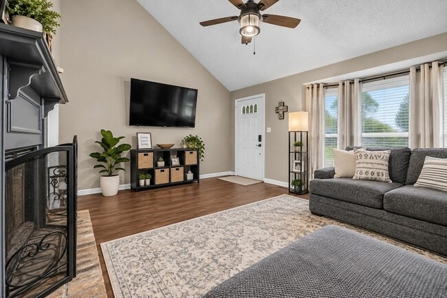 Photo - 203 Parrot Dr