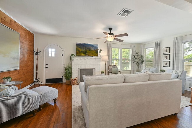 Photo - 712 Eagle Pass St Unit ID1071611P