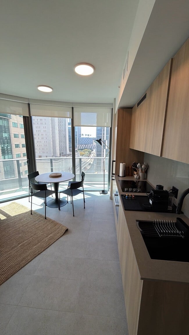 Photo - 121 NE 5th St Unit SI FL18-ID1505780P