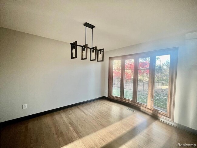 Photo - 5160 Orchard Crest