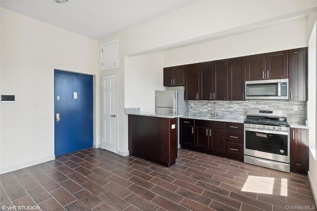 Building Photo - 311 St Ann's Ave Unit 1B