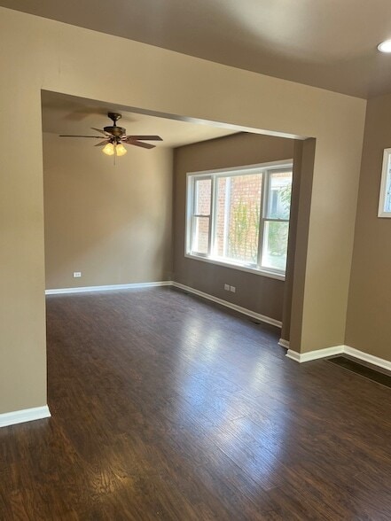 Photo - 722 E 91st Pl