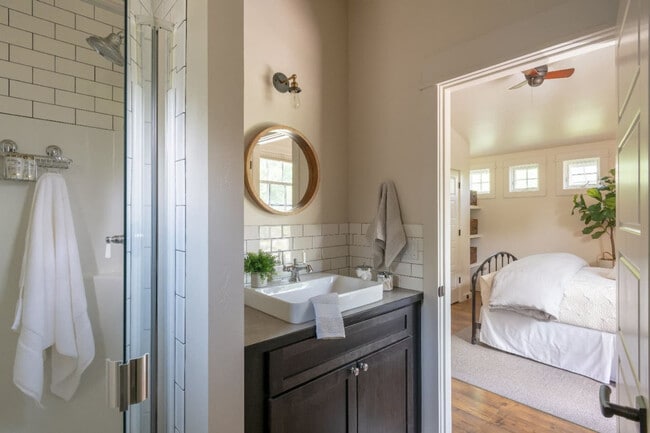 Photo - 522 W College St Unit ID1292390P