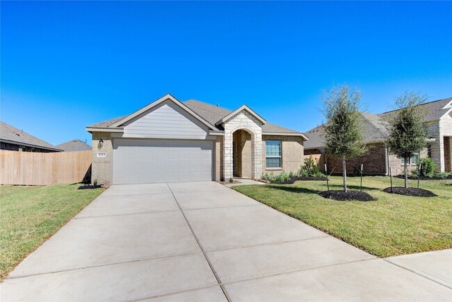 Building Photo - 5023 Lavaridge Dr
