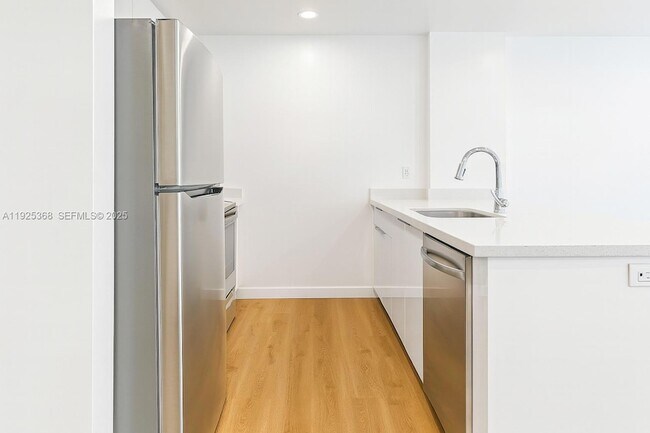 Photo - 1950 Fletcher St Unit 202