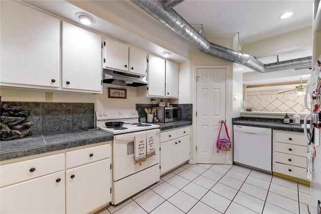Photo - 1712 Lakeshore Dr Unit A