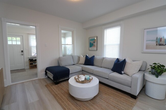 Photo - 114 N Portland Ave
